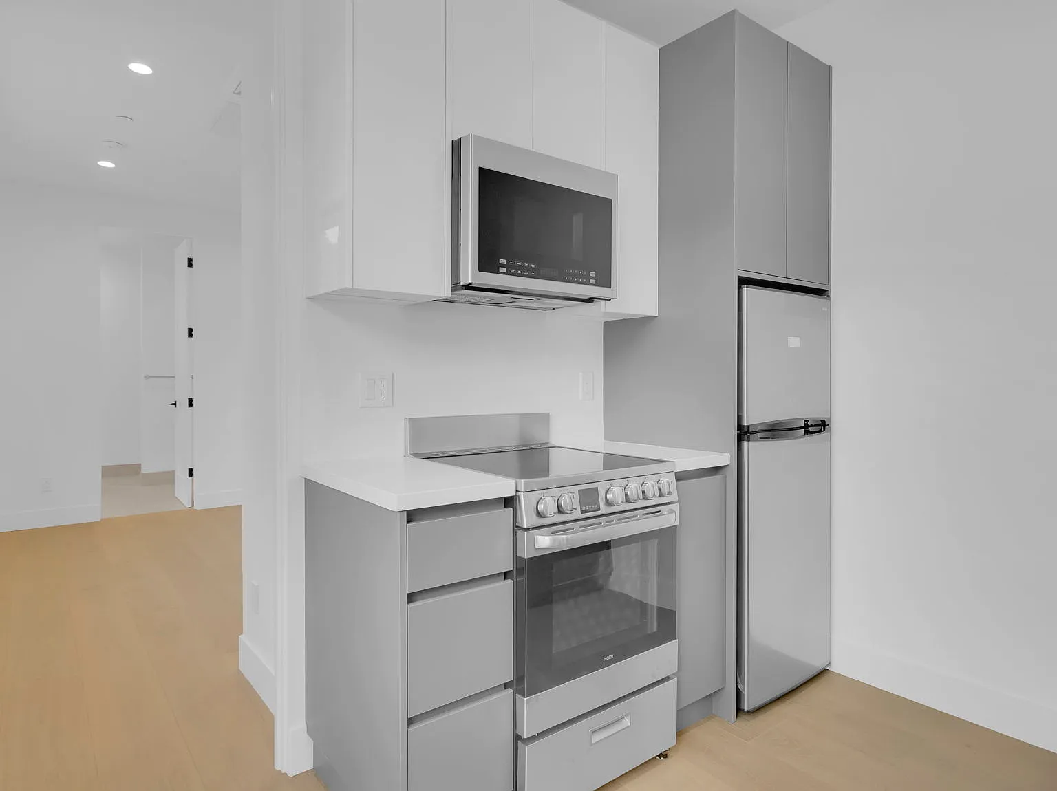 2 bed, 730 sqft, $3,995 — Photo 4