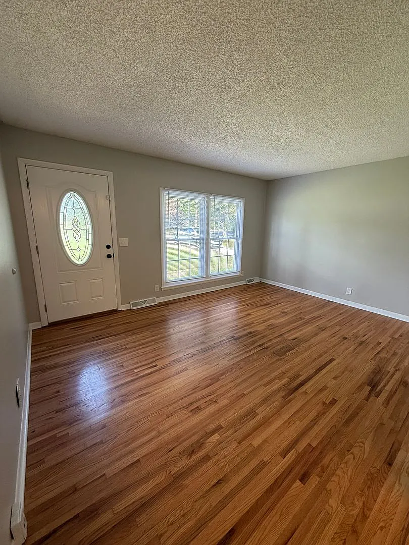 3BR Brick Home with Beautiful Hardwood Floors — Photo 2