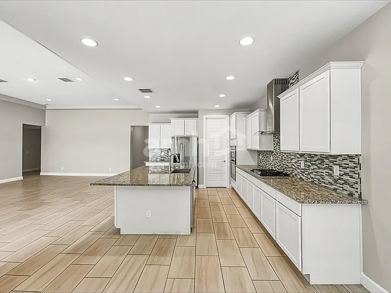 18264 W Thunderhill Pl — Photo 3