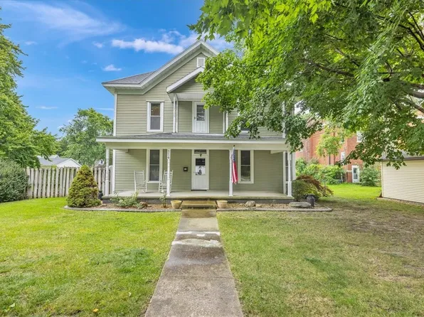 114 N Macon St, Moweaqua, IL 62550