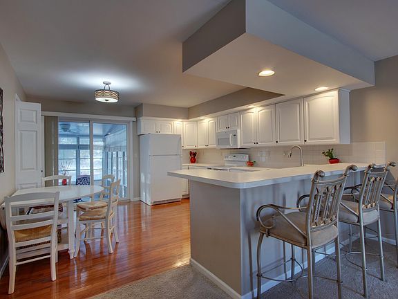 2nd image of 111 Waterford Dr E