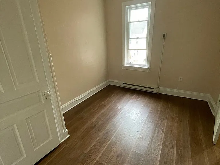 720 W Poplar St — Photo 7