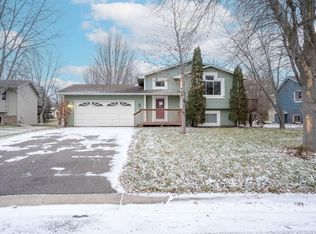 2259 Van Sloun Rd, Chaska, MN 55318