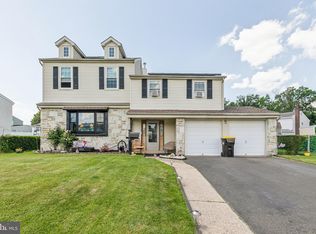3252 Parkview Dr, Bensalem, PA 19020