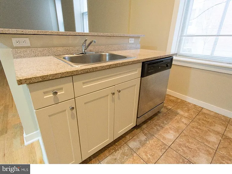 1100 Spruce St #2R — Photo 7