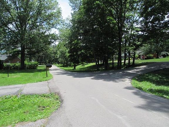 5th image of 15 Breckenridge Blvd