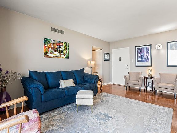 5th image of 700 E 9th St APT 12C