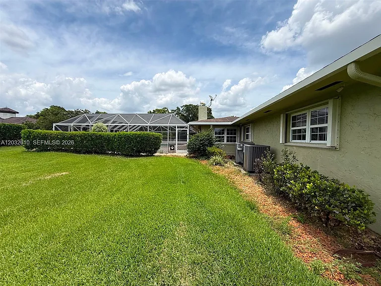 17501 SW 54th St — Photo 5