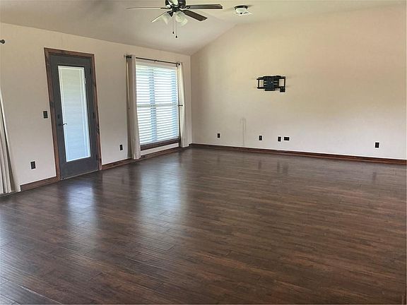 4th image of 616 N Highland Dr