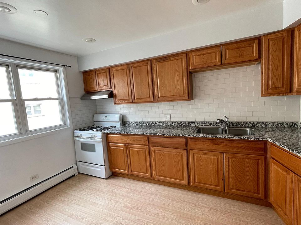 1st image of 8152 Elmwood St #104