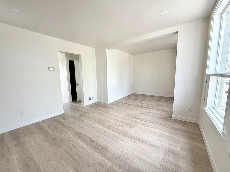 708 E Dakota Ave — Photo 2