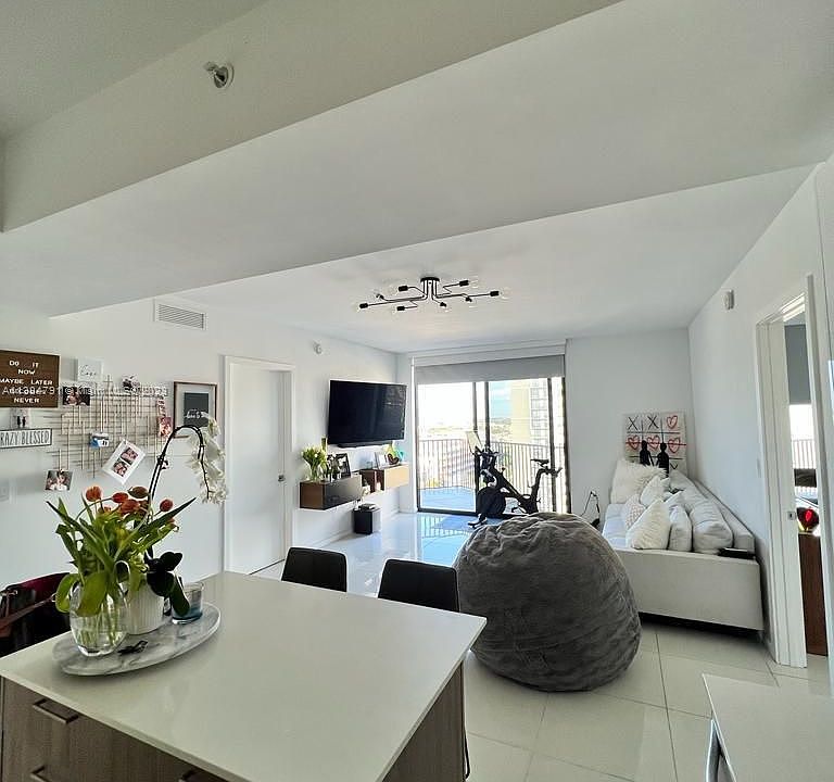 1st image of 5300 Paseo Dr #1609