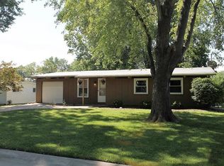 404 Whitehall Dr, Ballwin, MO 63021