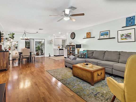 3rd image of 1115 N Palmway