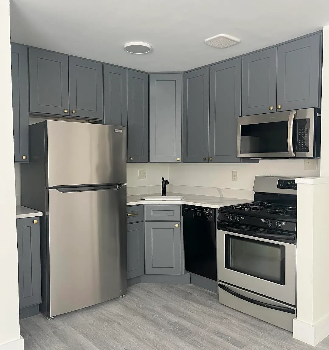444 Stanley Ave — Photo 1