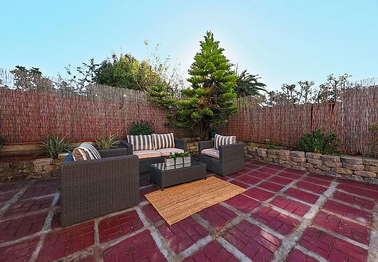 926 Russia Ave — Photo 13