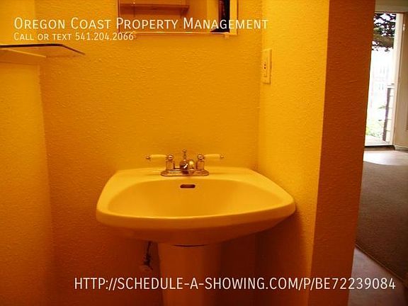4th image of 1810 NW Harbor Ave APT B