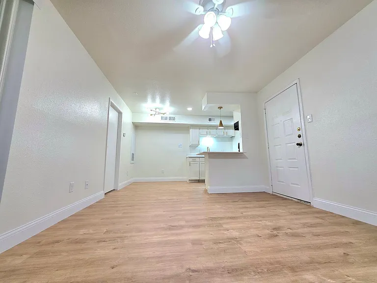 534 Hunt Ln — Photo 14