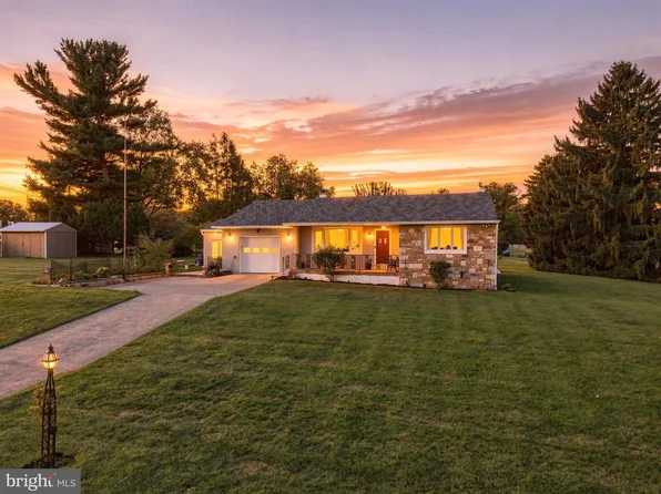 8 Twist Dr, Holland, PA 18966