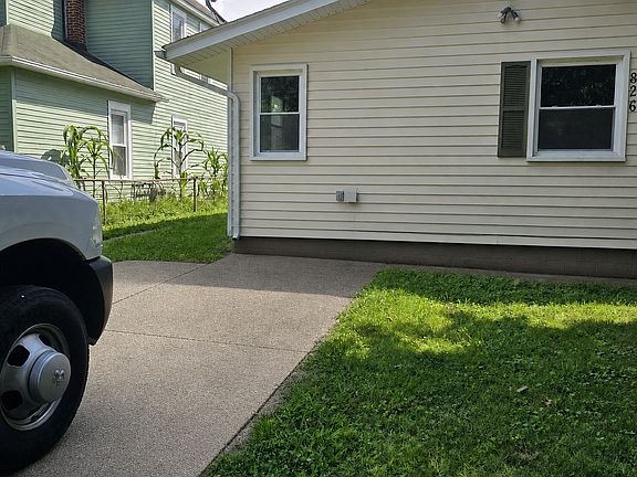 4th image of 826 Grant St