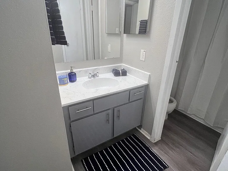 Porterwood Apartments — Photo 18