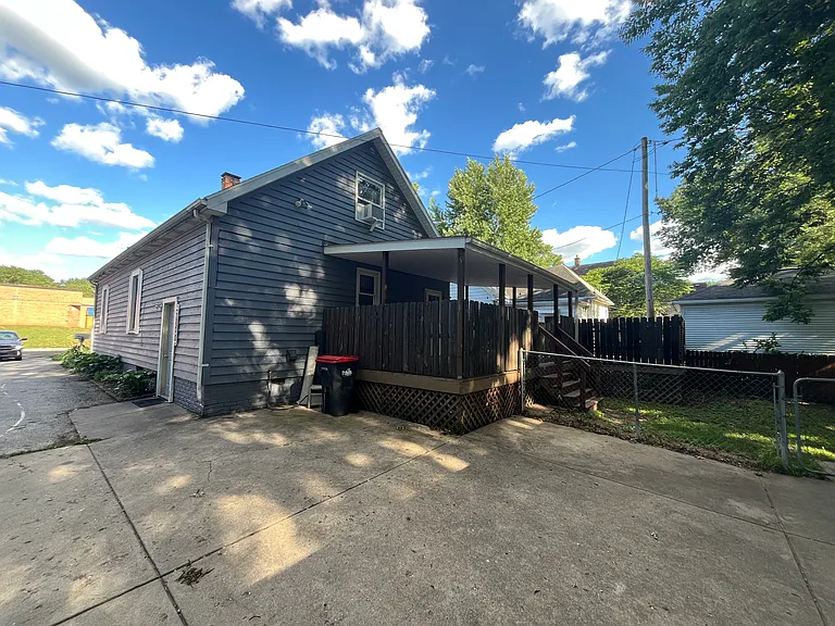 1005 Summer St — Photo 2