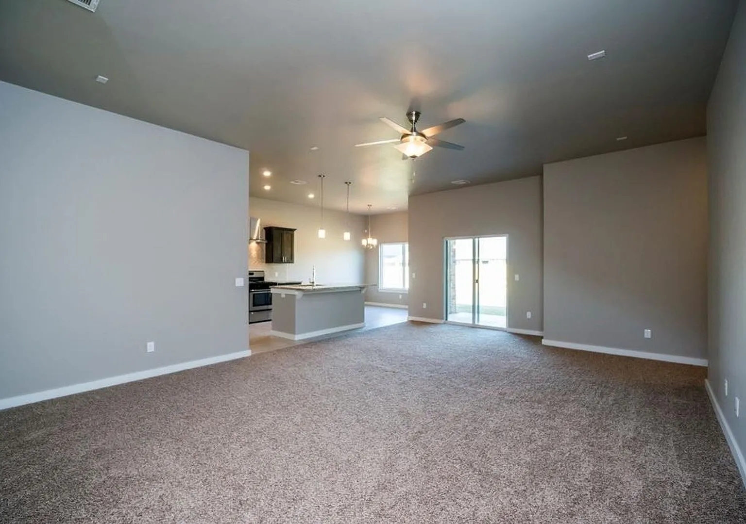 Beautiful 4 Bed Home In Deer Creek Schools — Photo 3