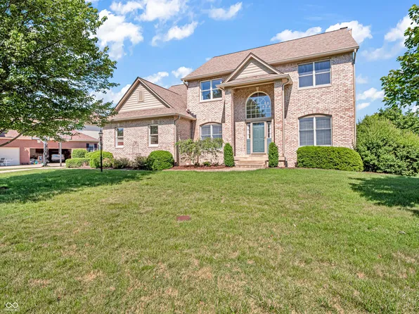 1121 Huntington Woods Point, Zionsville, IN 46077