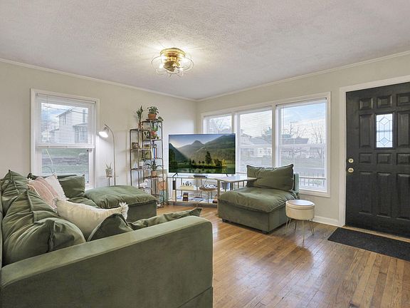 5th image of 247 Rose Hill Ave