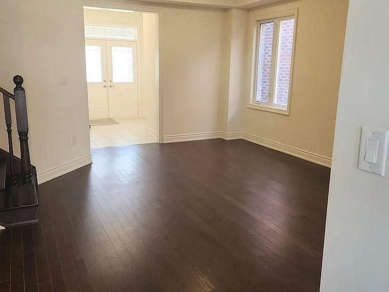 172 Bloomfield Cres — Photo 3