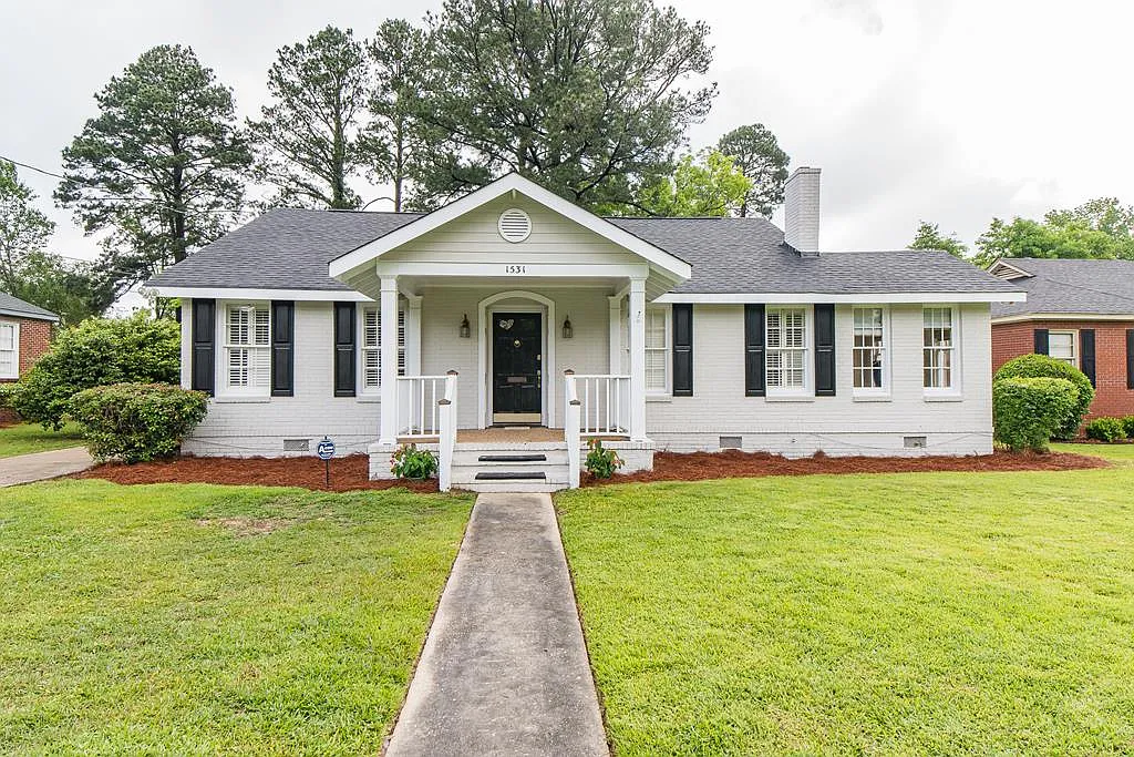 1531 Crest Dr photo 1