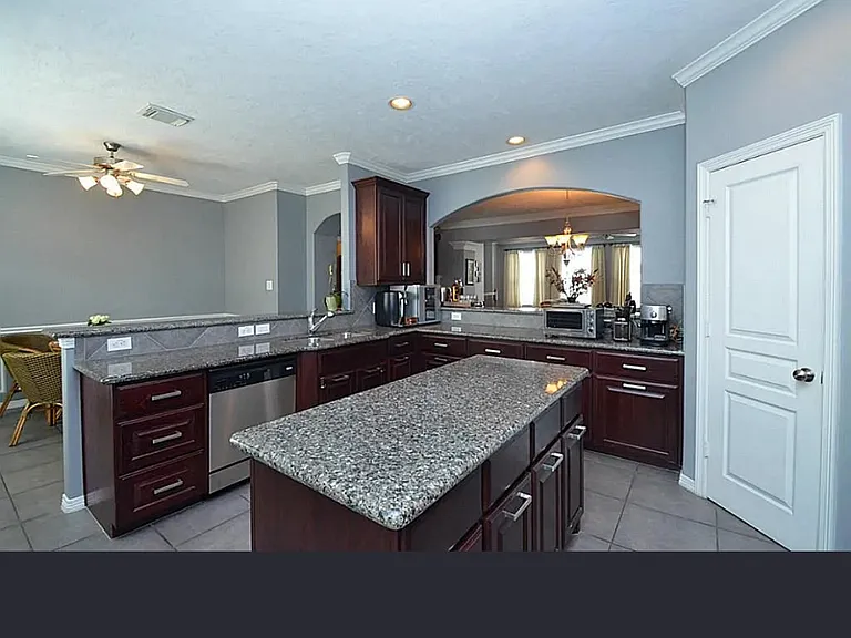 Skyline Village Dr — Photo 4