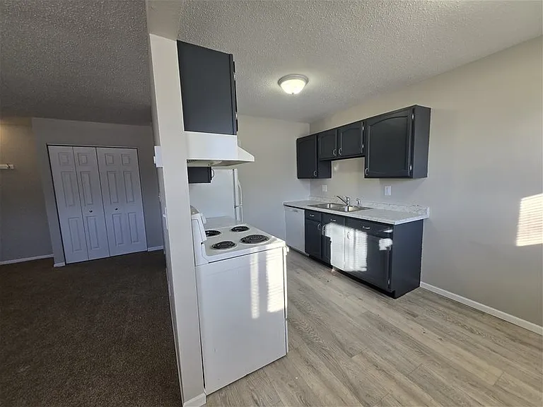 510 Lewis Ave E #104 — Photo 7