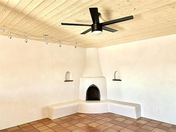 4th image of 426 Calle Cornelio