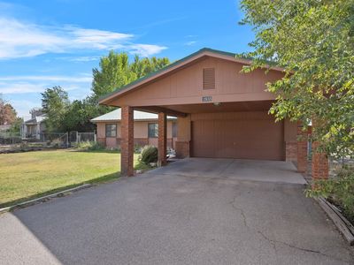 1935 Wasmer Cir, Bosque Farms, NM, 87068