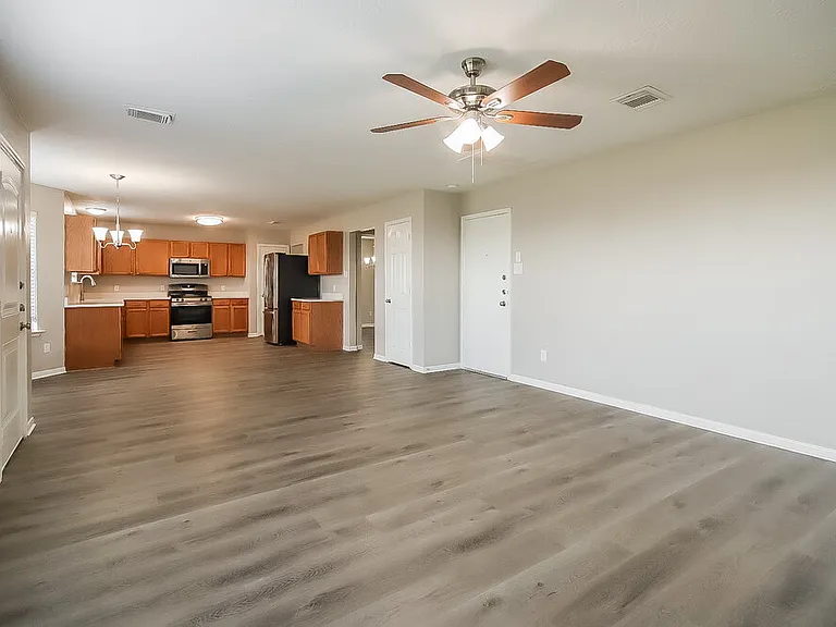 4805 E Parma Dr — Photo 5