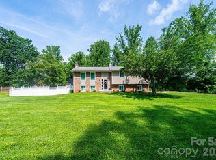 2651 31st Street Ct NE, Hickory, NC 28601