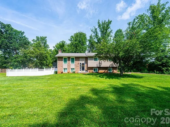 2651 31st Street Ct NE, Hickory, NC 28601