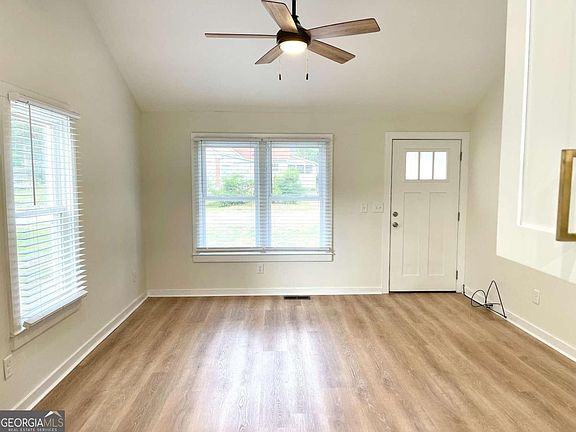 3rd image of 202 Amy Ln