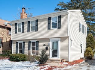 1037 Sheridan Ave, Deerfield, IL 60015