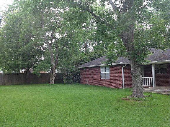 2nd image of 11 E Pecan Dr