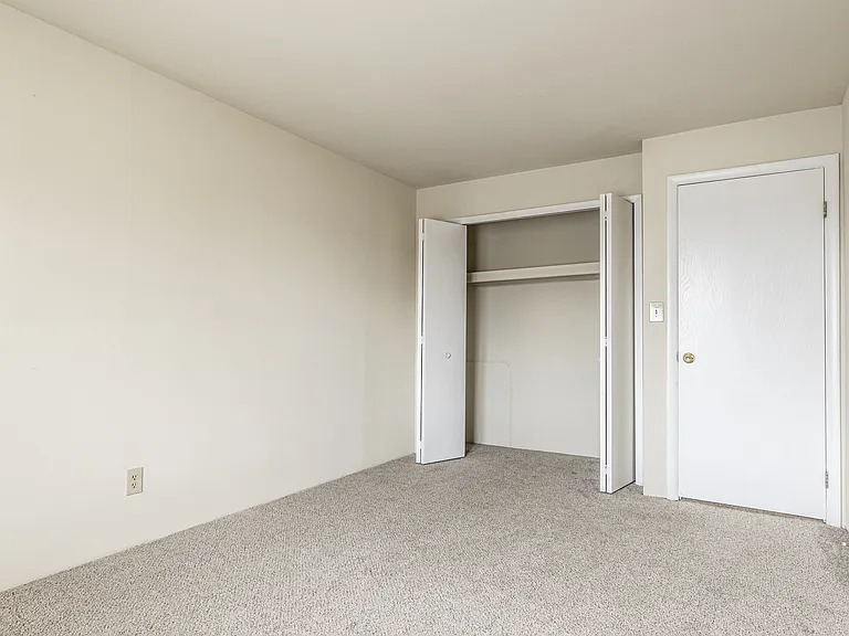 Scarborough Lake Apartments — Photo 12