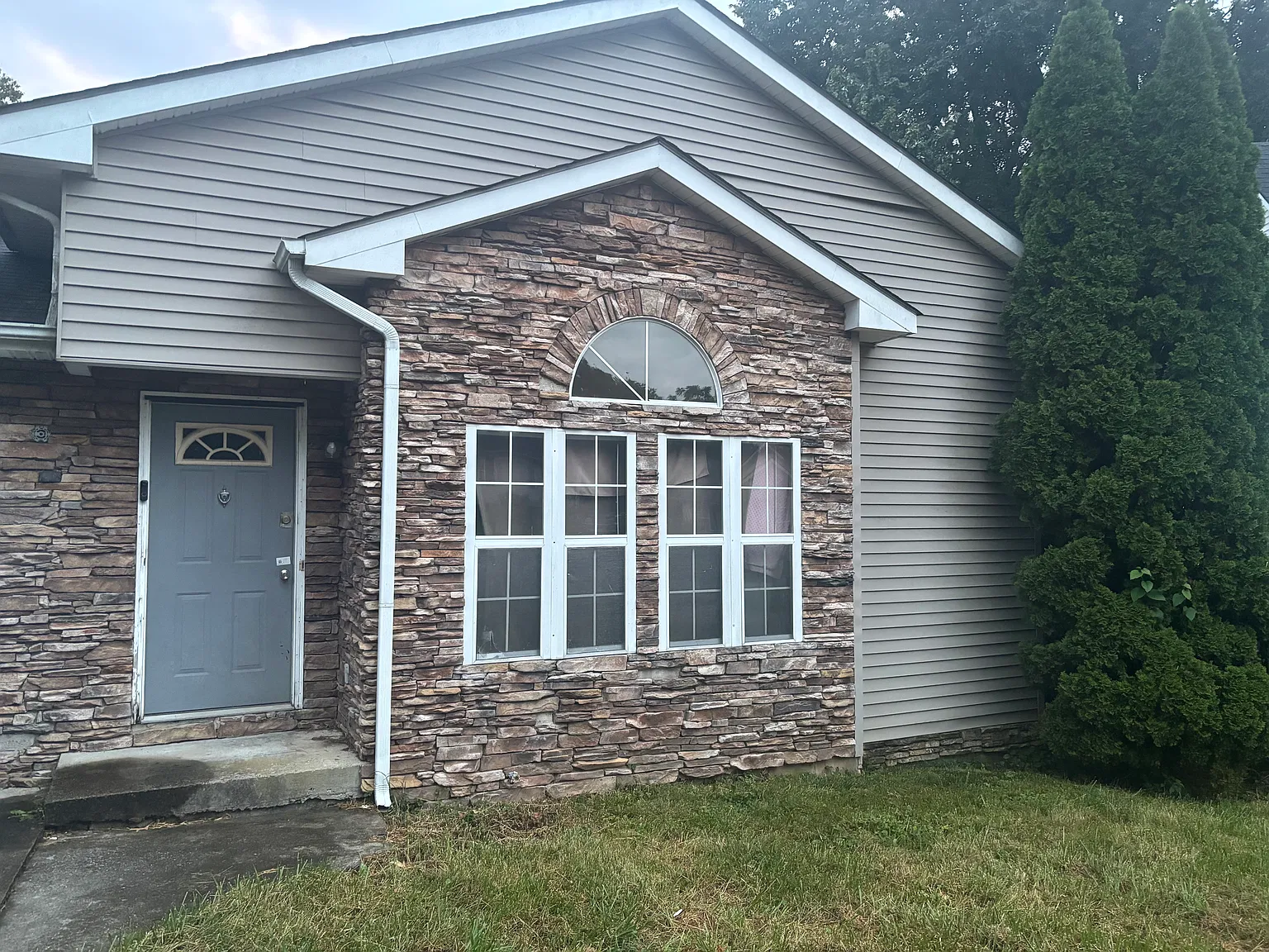 3 bed, 1200 sqft, $1,500 — Photo 2