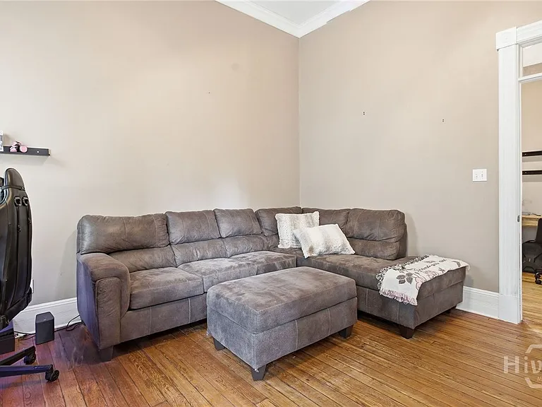 2308 Barnard St — Photo 16