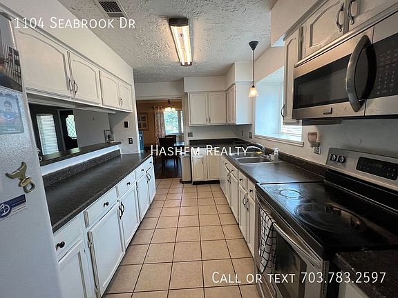 4th image of 1104 Seabrook Dr