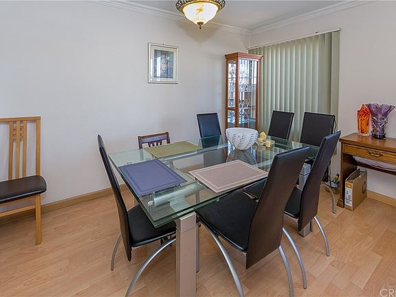 5th image of 5339 Newcastle Ave Unit 203
