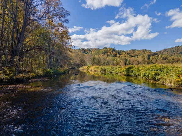 135 Murphytown Rd, Burnsville, NC 28714