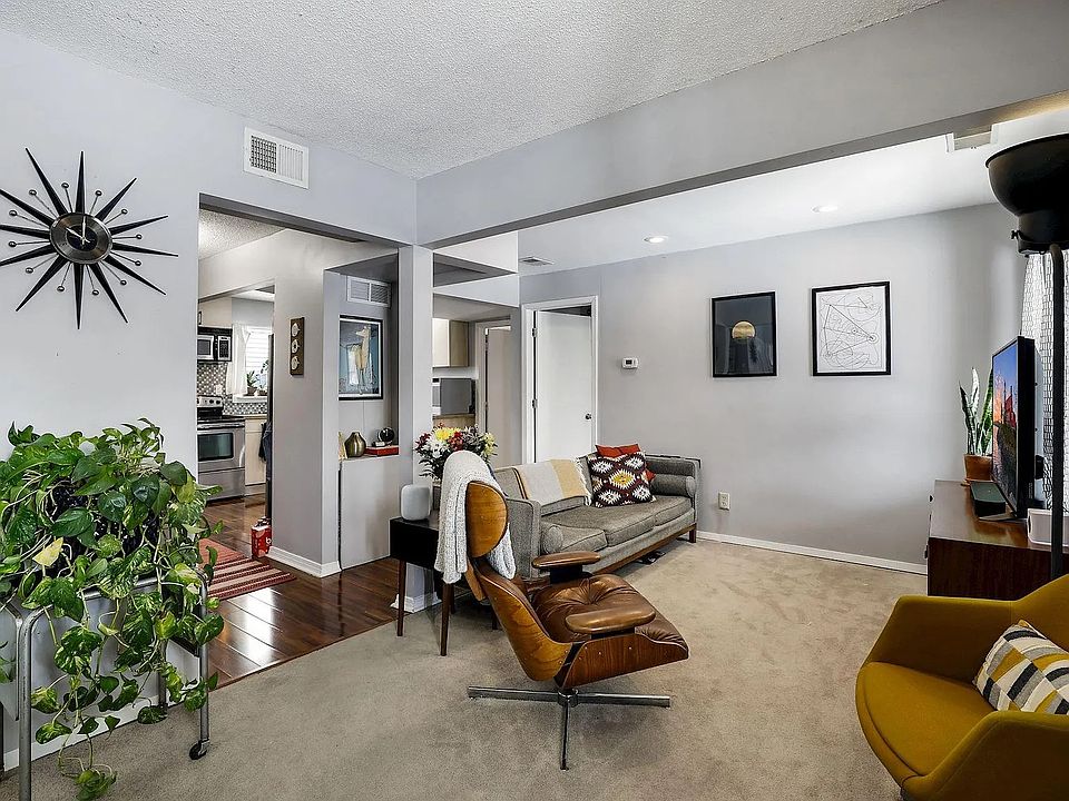 1st image of 1009 Lowry Ave NE #2