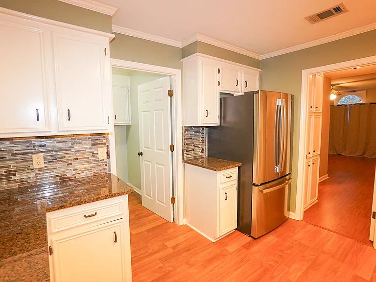 325 Mockingbird Ln — Photo 14