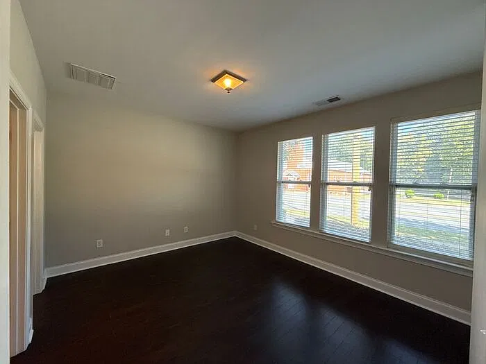 3 bed, 3.5 bath, 2338 sqft, $2,645 — Photo 2